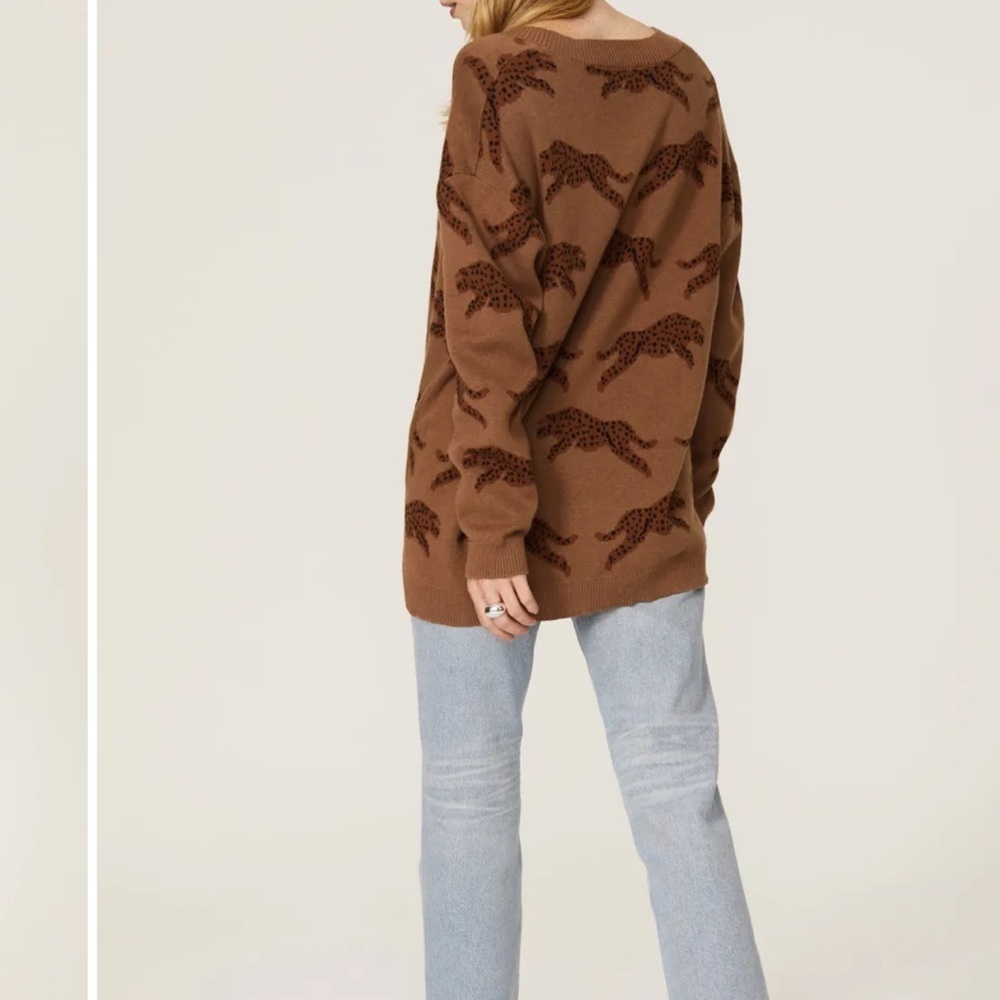 Show me your mumu Gilligan jumping cheetah sweater - Picture 6 of 11